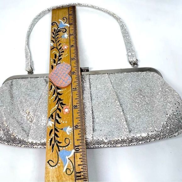 VINTAGE SILVER METALLIC HANDBAG EVENING GLITZ HINGE CLOSURE Shoulder Strap - Picture 5 of 6